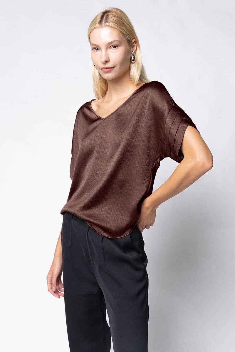 V-Neck Blouse With Bands Sleeve in Crinkle Satin