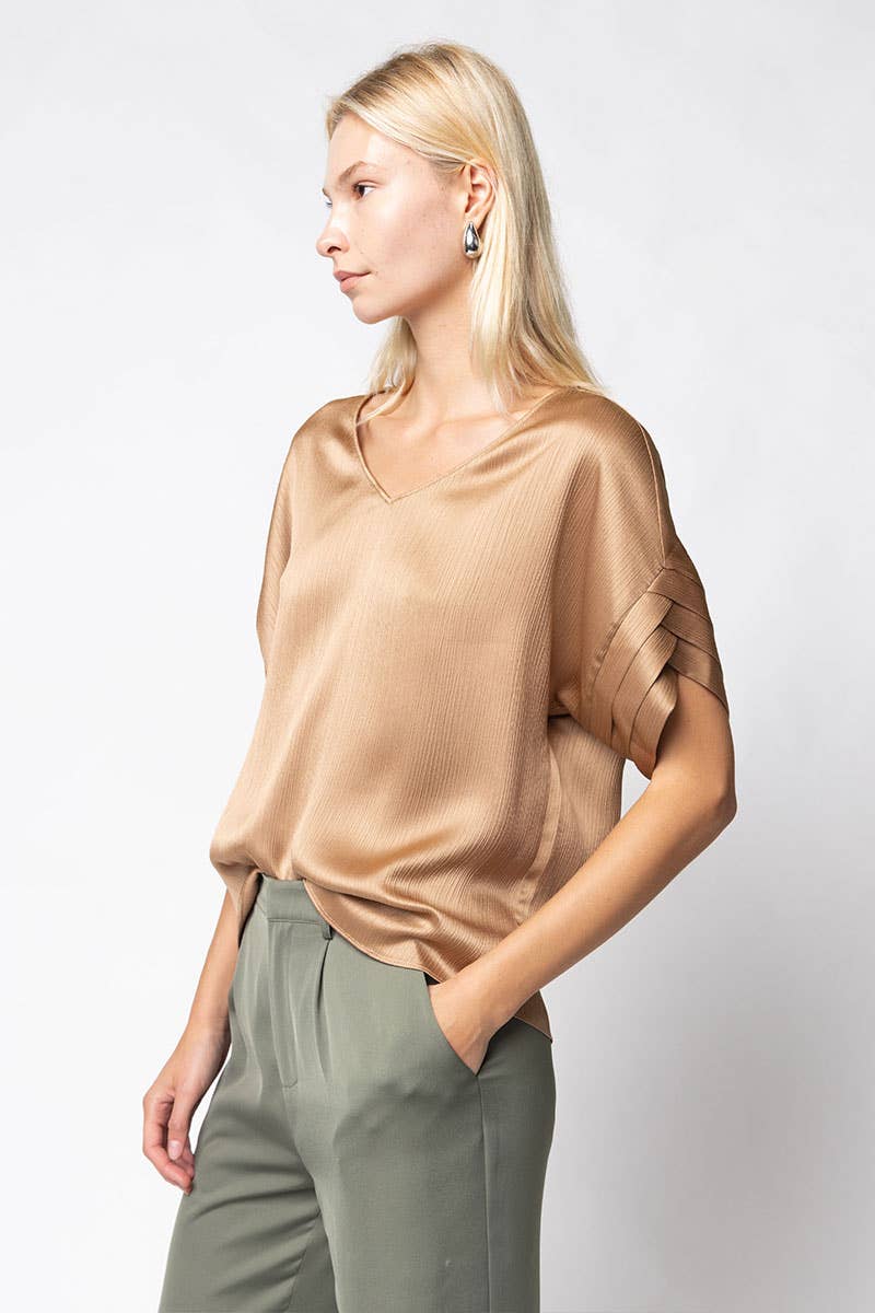 V-Neck Blouse With Bands Sleeve in Crinkle Satin