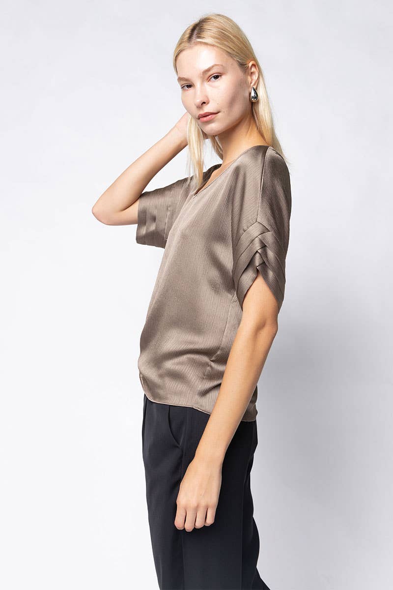 V-Neck Blouse With Bands Sleeve in Crinkle Satin