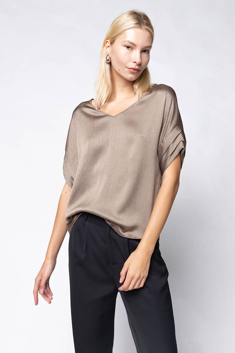 V-Neck Blouse With Bands Sleeve in Crinkle Satin