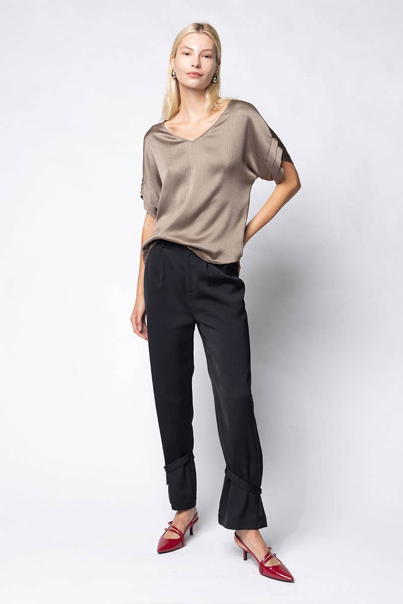 V-Neck Blouse With Bands Sleeve in Crinkle Satin