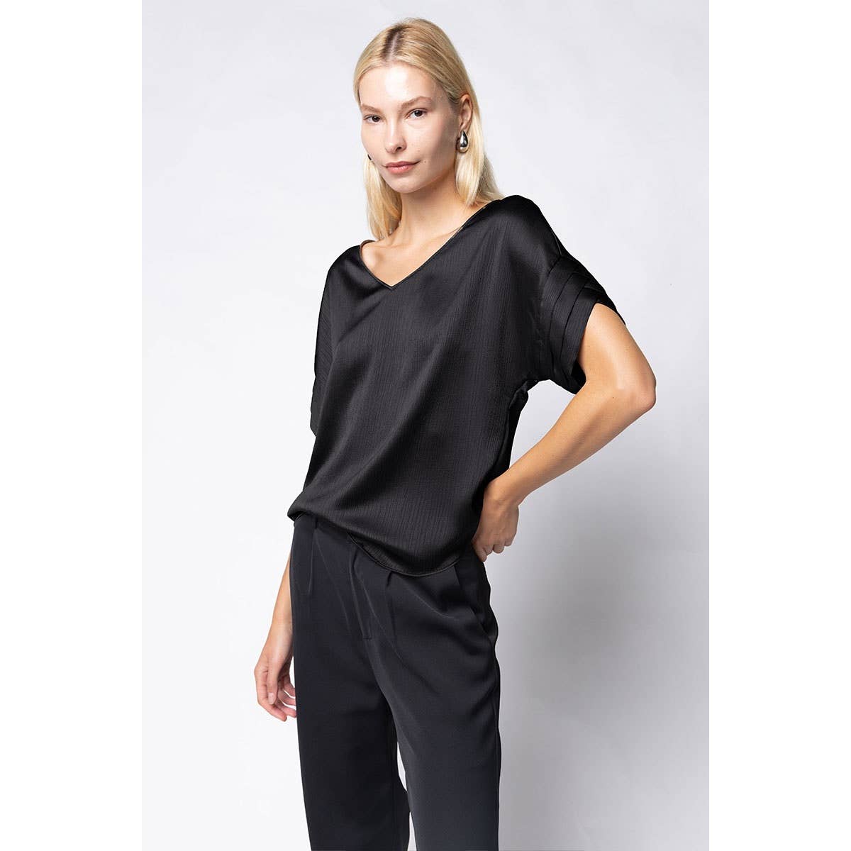 V-Neck Blouse With Bands Sleeve in Crinkle Satin