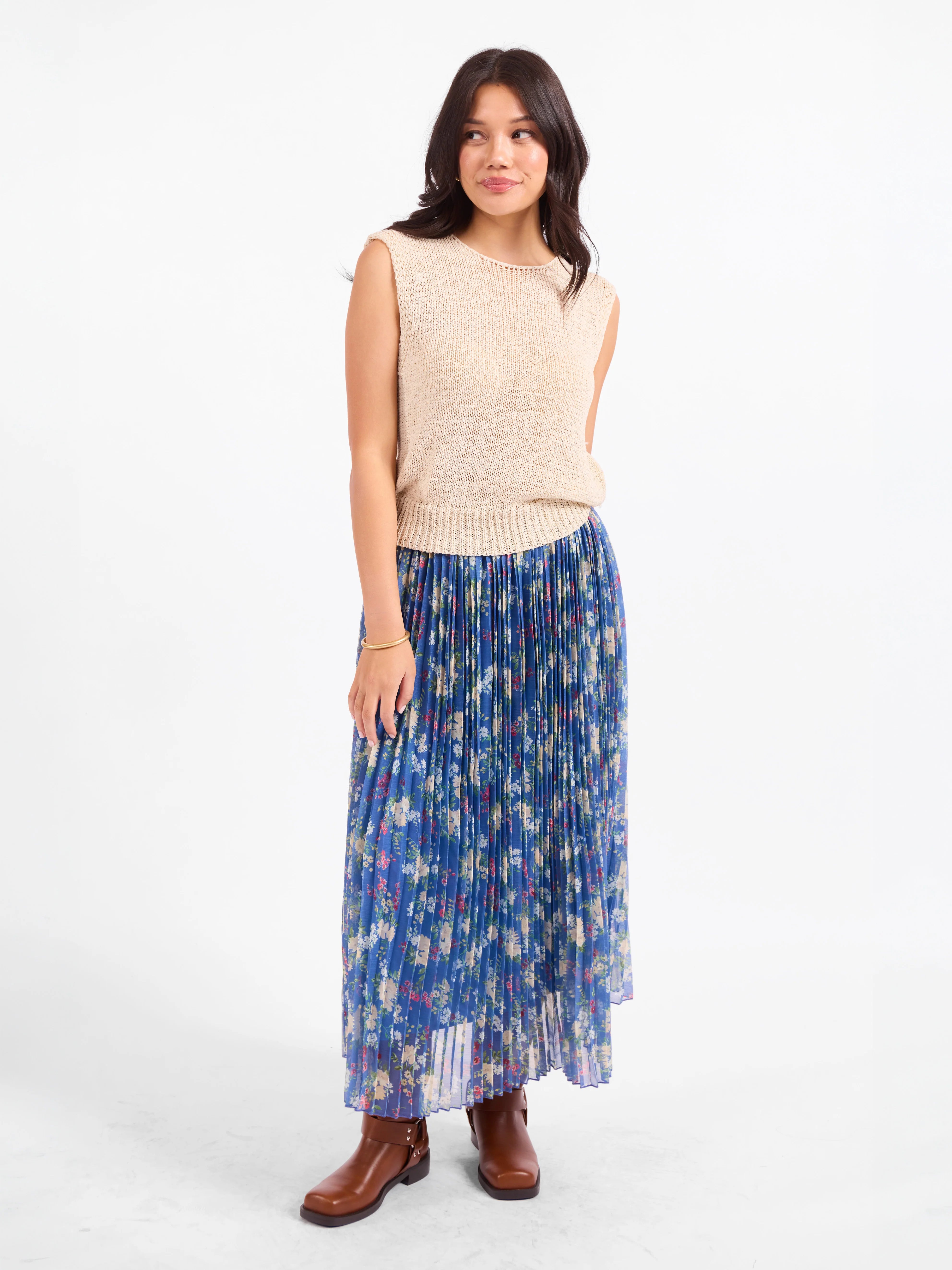 Sadie & Sage Warm Gesture Sweater Vest