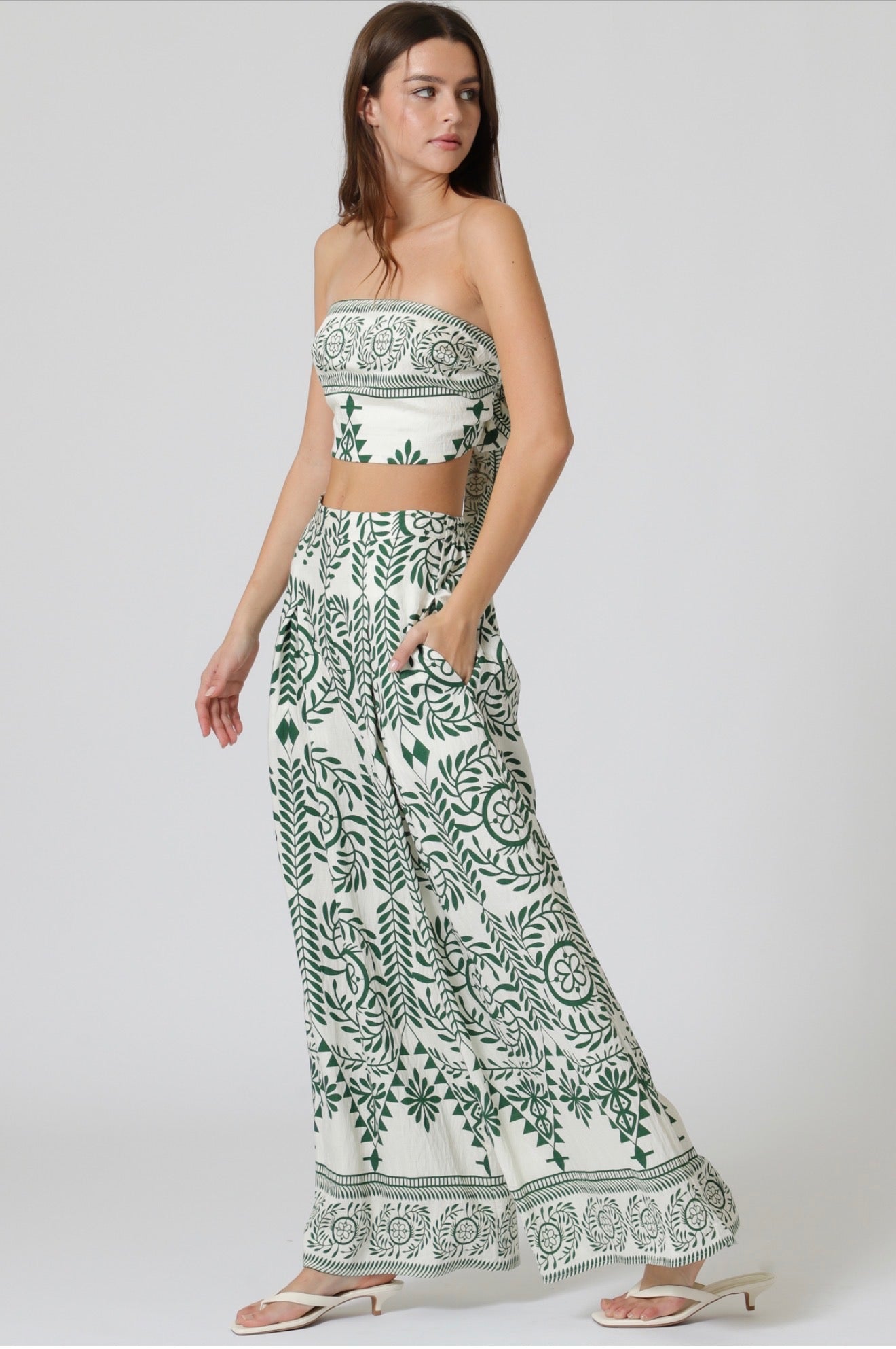 Aakaa Tube Top High Waisted Pant Set M Aakaa Tube Top High Waisted Pant Set M