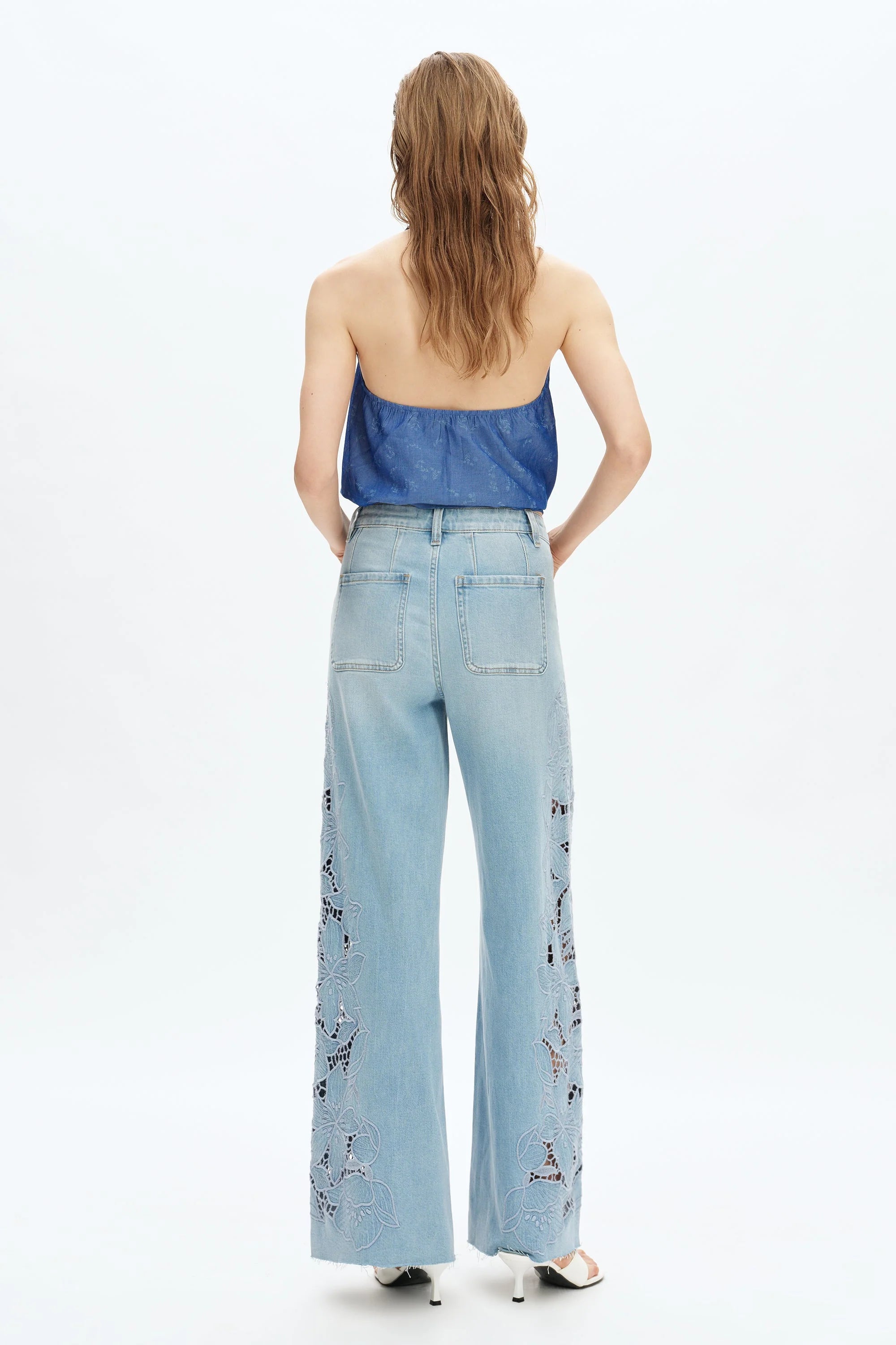 Bayeas Cutout Embroidery Jeans - Light Denim