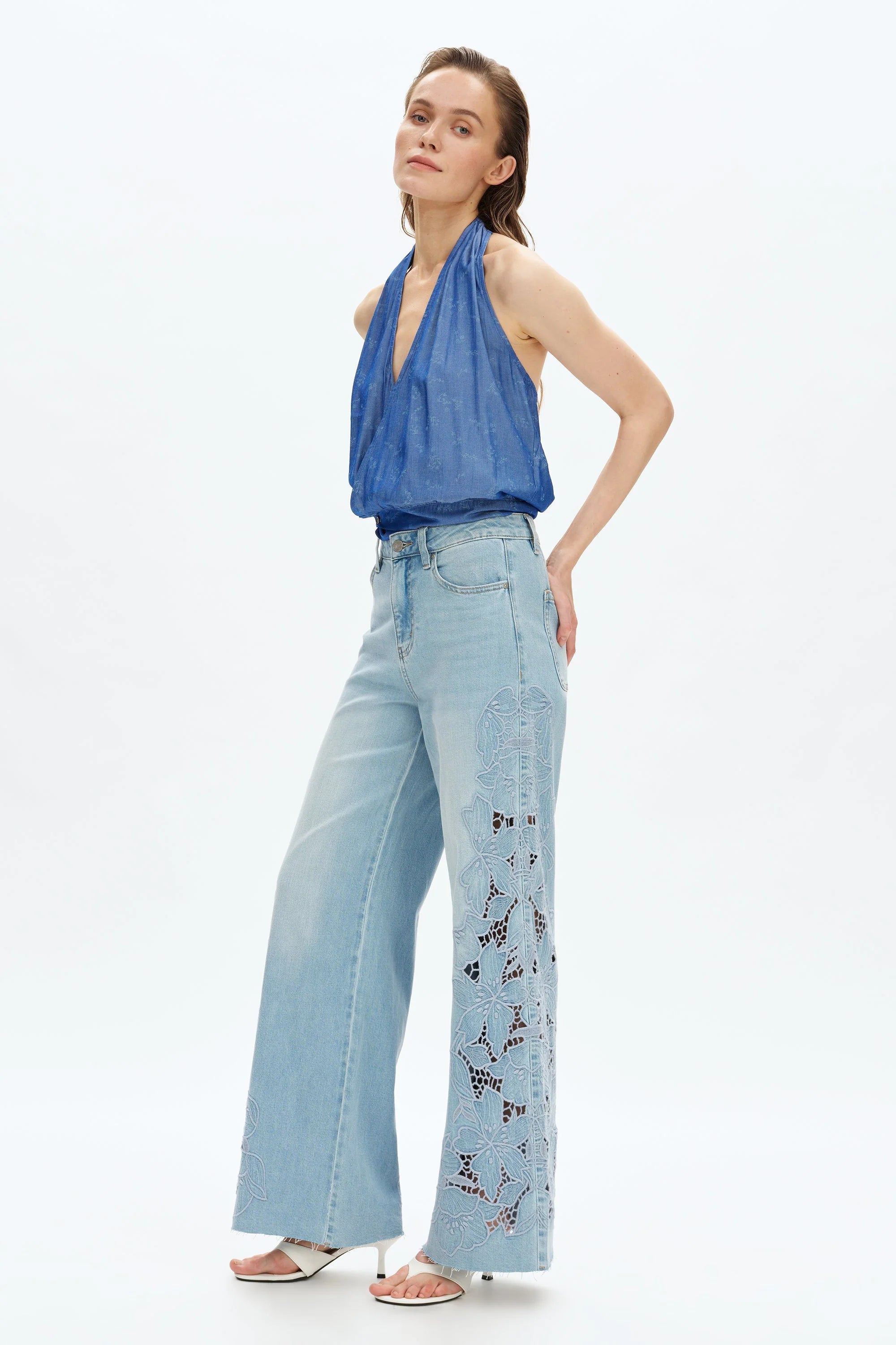 Bayeas Cutout Embroidery Jeans - Light Denim
