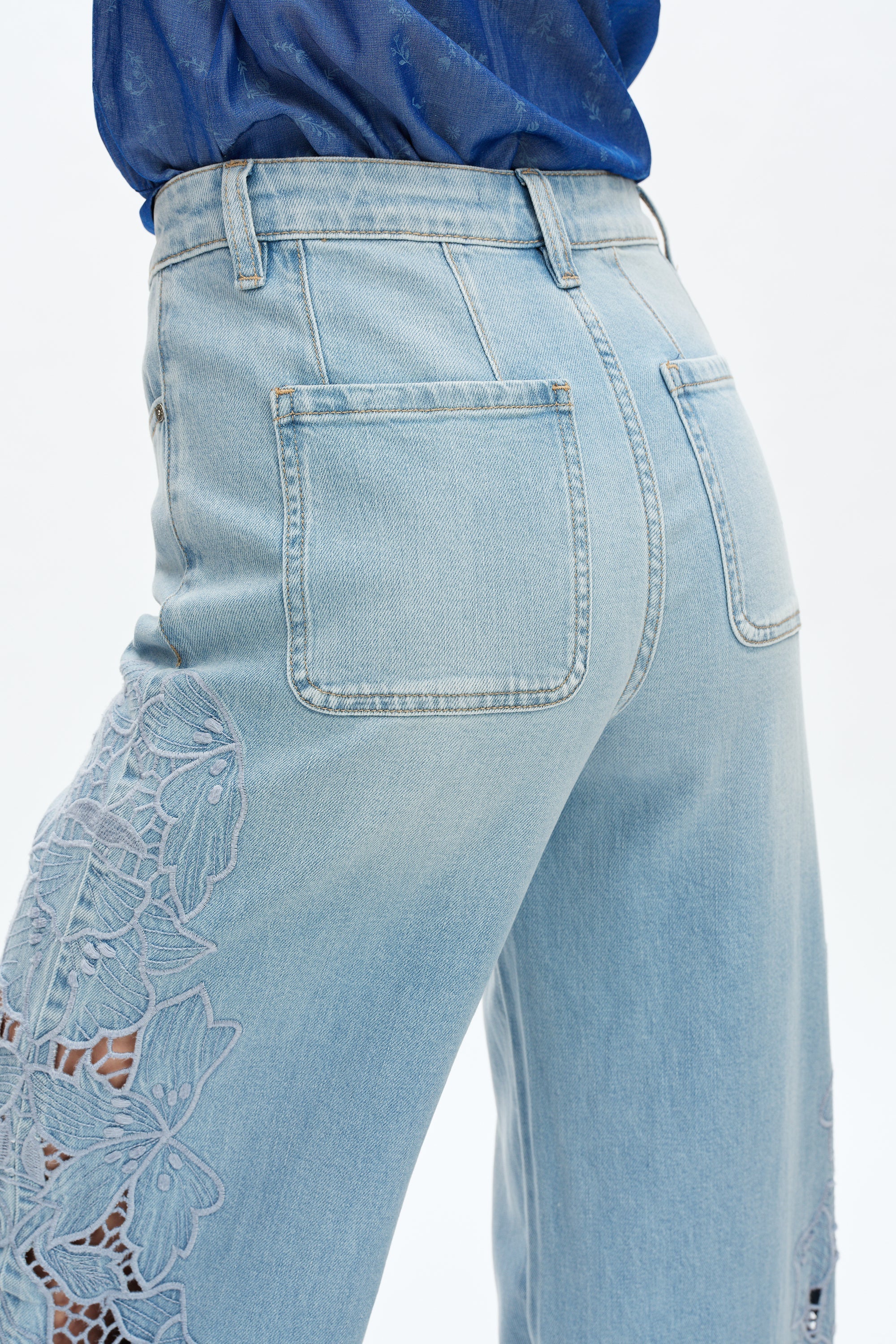 Bayeas Cutout Embroidery Jeans - Light Denim