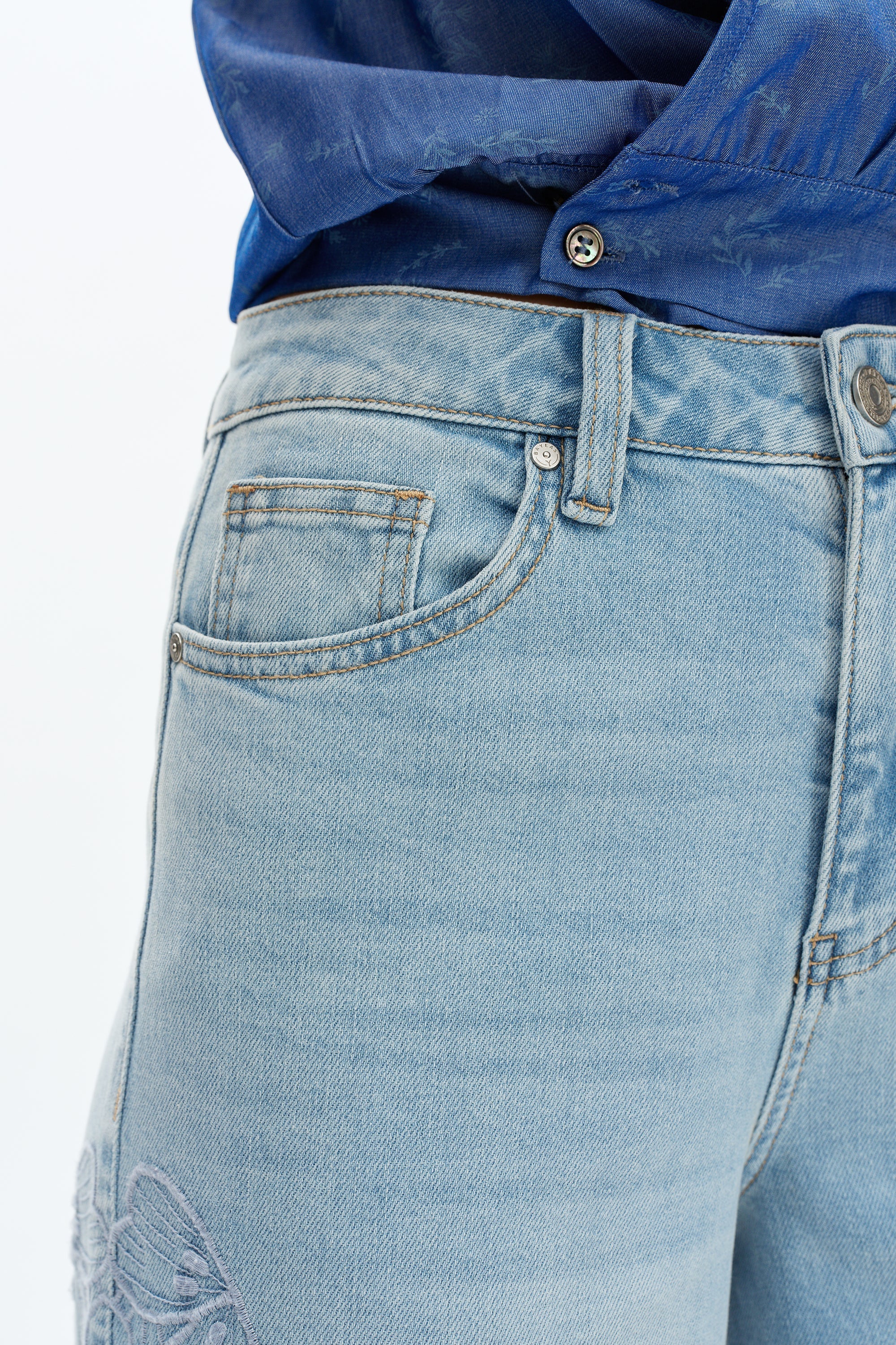 Bayeas Cutout Embroidery Jeans - Light Denim