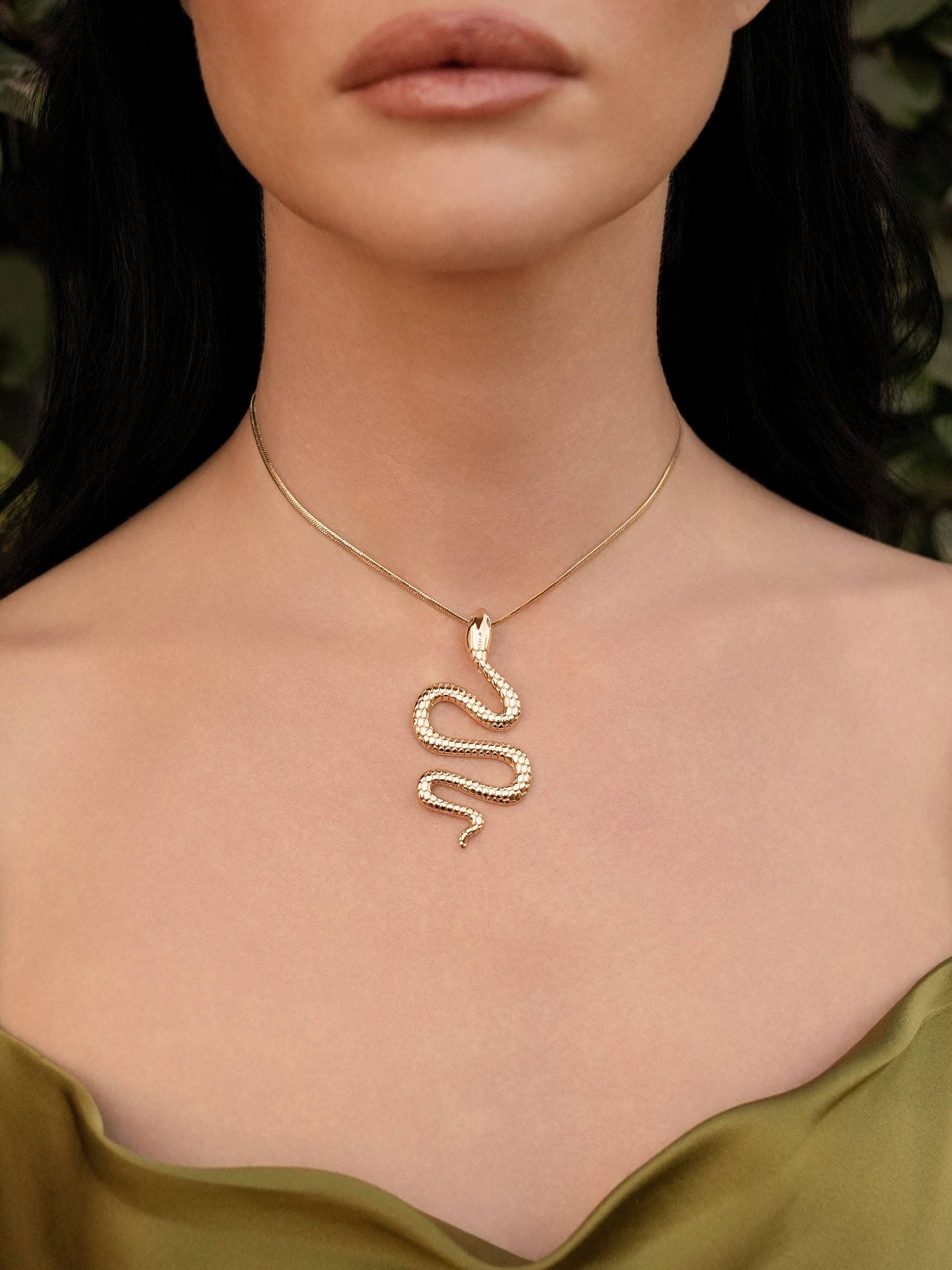 Serpentina Pendant Choker