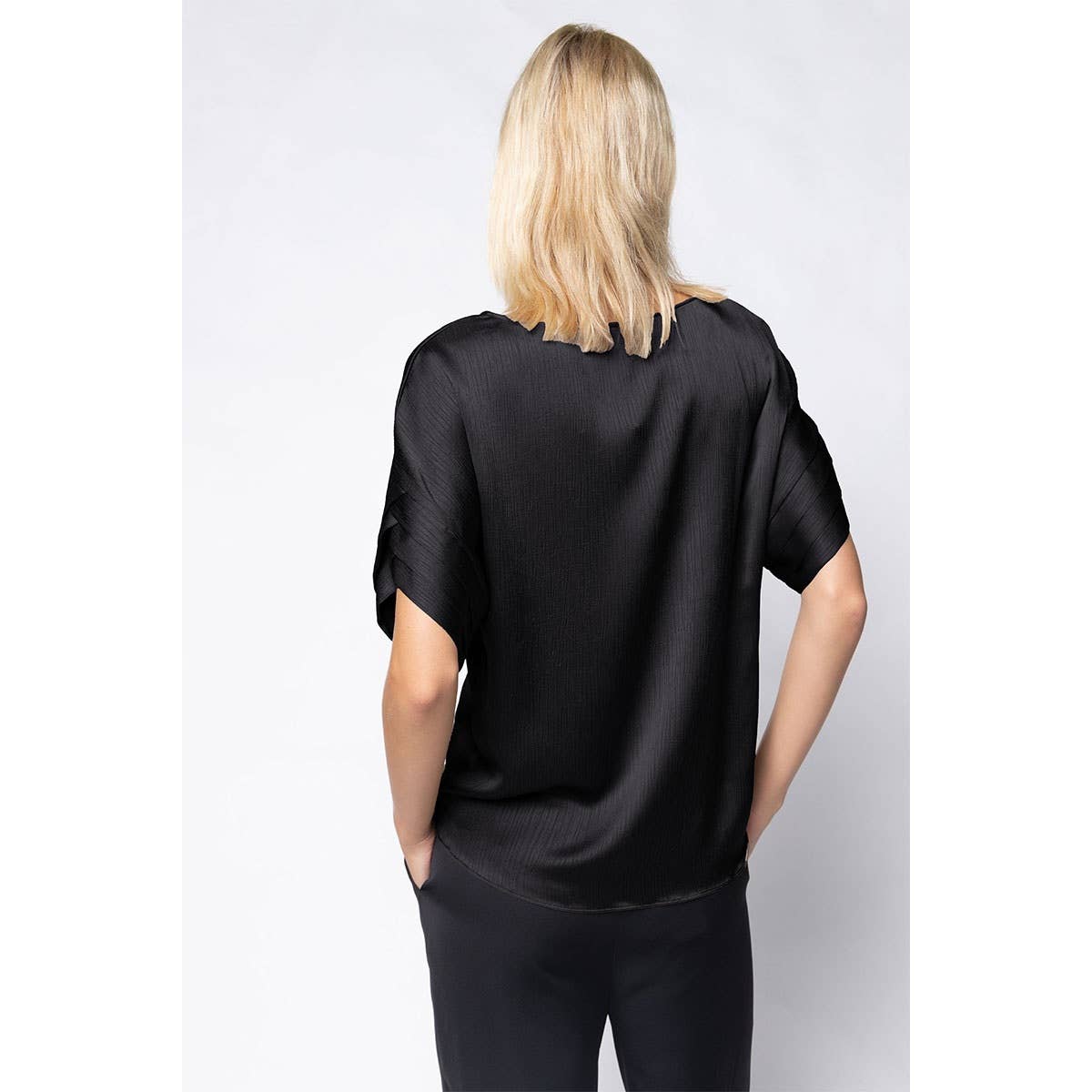 V-Neck Blouse With Bands Sleeve in Crinkle Satin
